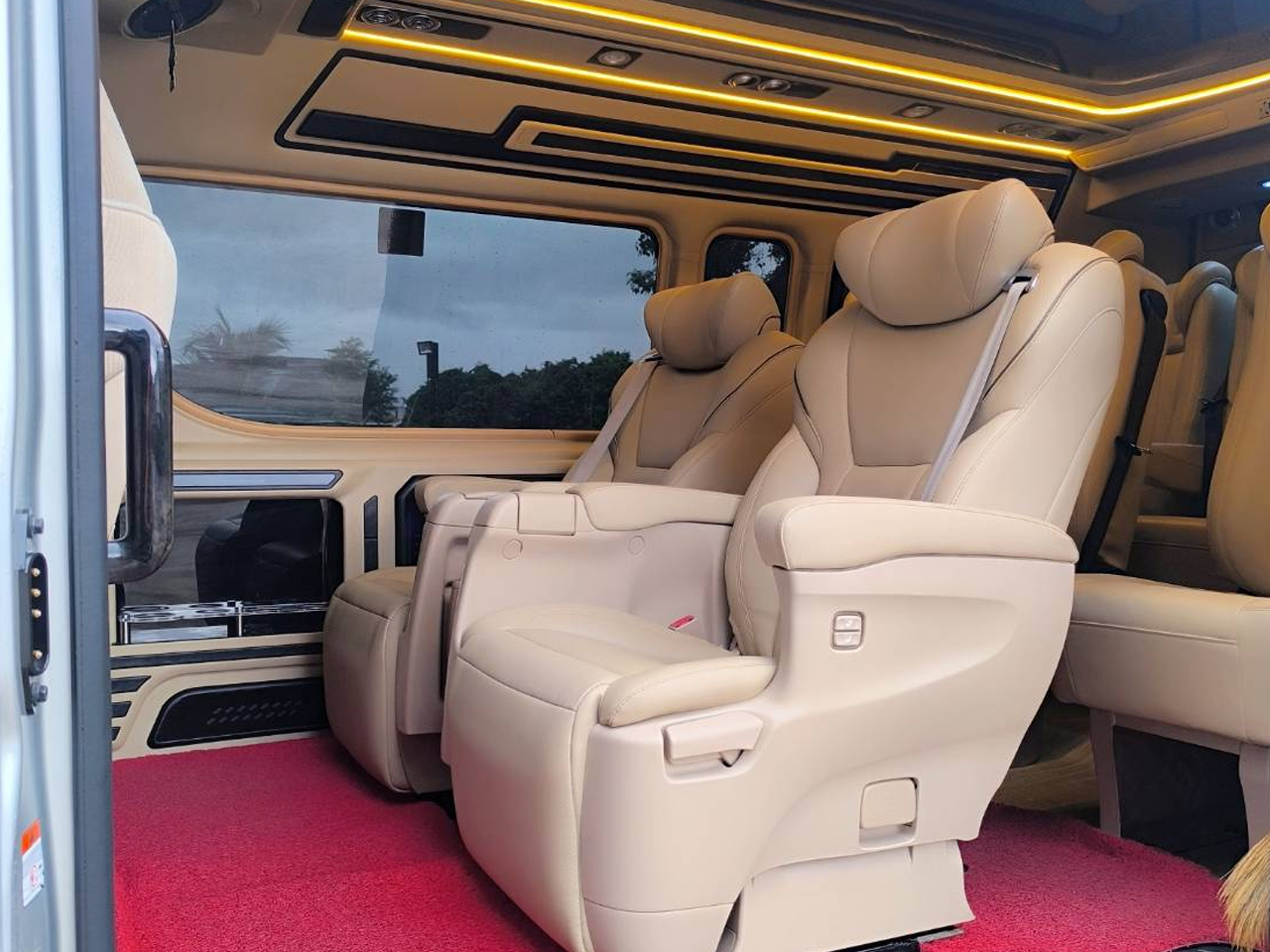 รถตู้รับส่งสนามบินสุราษฎร์ธานี