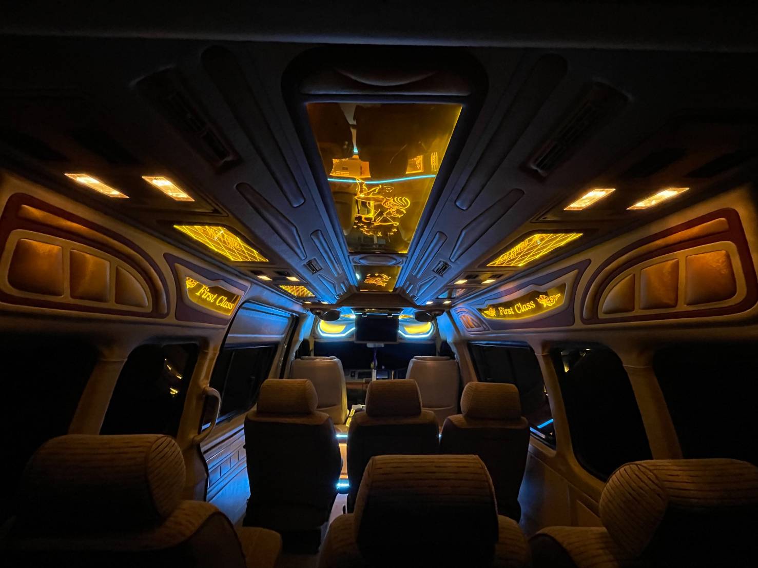 บริการรถตู้แต่ง